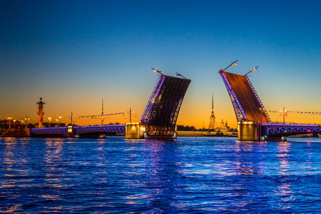 Фото экскурсии - Ночные силуэты: полуторачасовая магия разводных мостов с однопалубного судна - 5