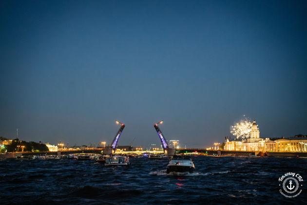 Фото экскурсии - Ночные силуэты: полуторачасовая магия разводных мостов с однопалубного судна - 11