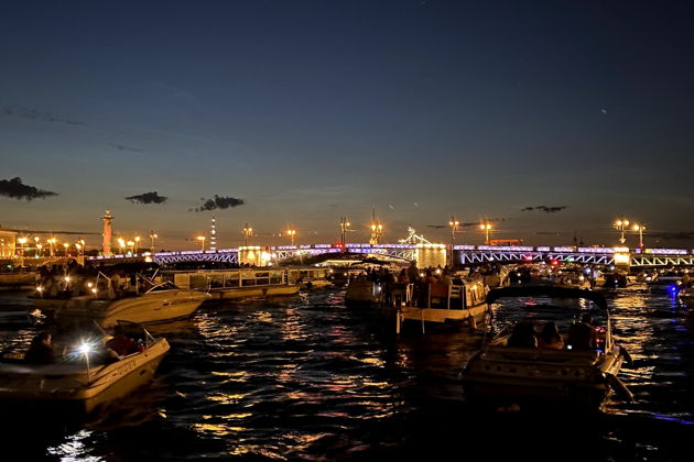 Фото экскурсии - Ночные силуэты: полуторачасовая магия разводных мостов с однопалубного судна - 12