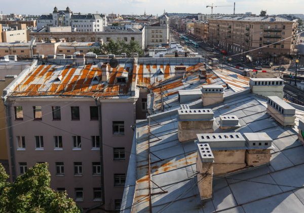 Петербург 4 в 1: дворы, парадные, коммуналки и крыша - фото 1