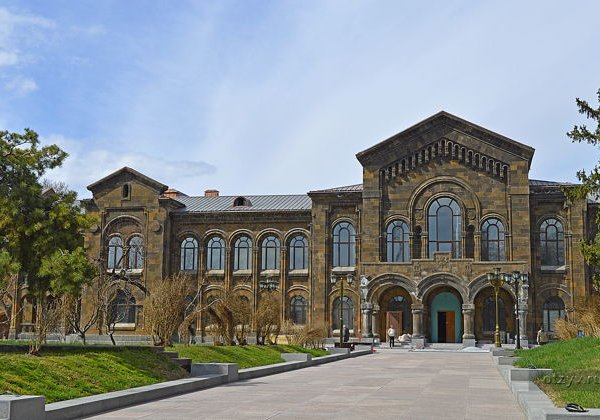 Частный тур в Святой Эчмиадзин и Звартноц, монастыри св Гаяне и св Рипсиме - фото 3