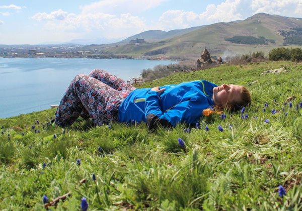 Гарни и Гегард, арка Чаренца и озеро Севан — всё за один день  - фото 1