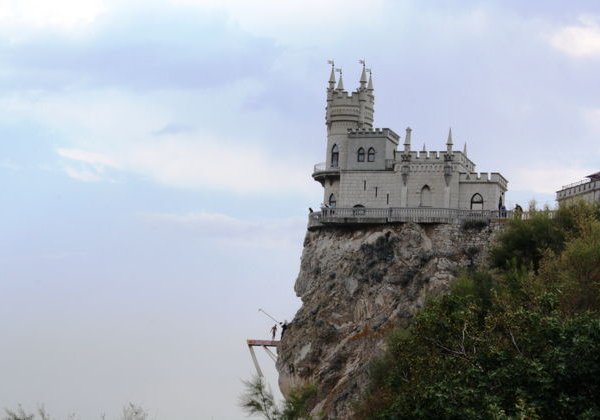 Дворец графа Воронцова в Алупке - замок Ласточкино гнездо - Ялта - фото 1