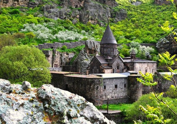 Фототур: Гарни, Гегард и Симфония камней, мастер-класс по выпечке лаваша - фото 2