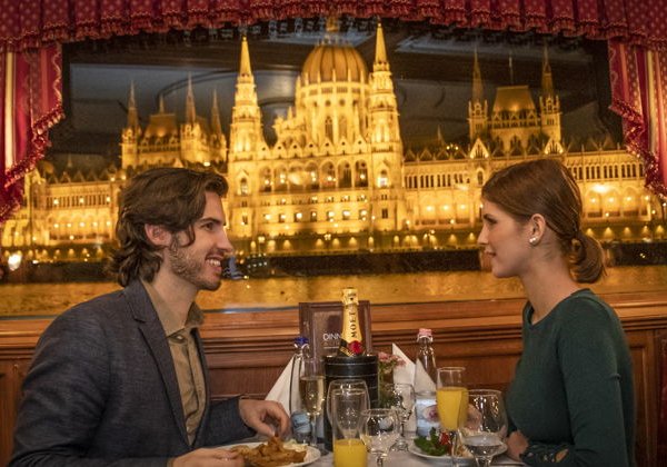 Круиз с ужином, живой музыкой и фольклорной программой - фото 3