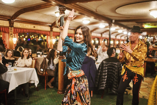 Фото - экскурсия: Вечерний круиз с ужином, живой музыкой и фольклорными выступлениями