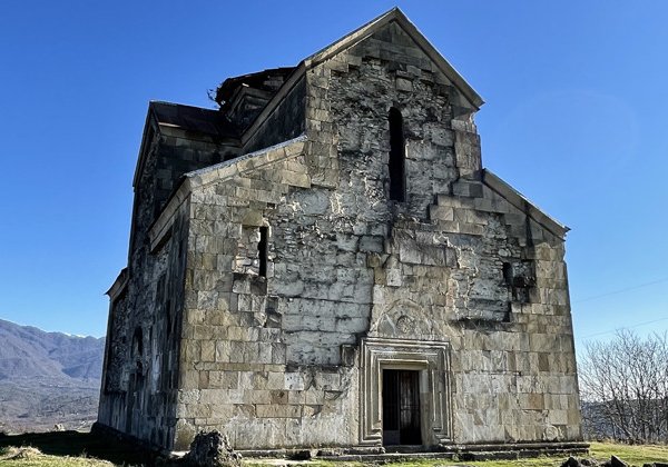 Гагра, город-призрак, соборы и термальный источник Кындыг