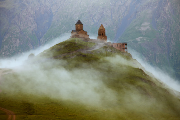 Фото - экскурсия: Индивидуальный тур в Казбеги: горы, история и живописные панорамы.