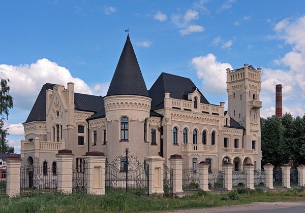 Замок Понизовкиных, Некрасовские места и родина А.М.Опекушина