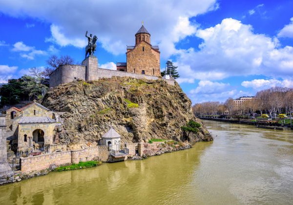 Прогулка по Тбилиси на электроавтобусе: главные достопримечательности - фото 4