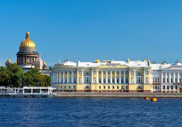 Парадный Петербург: аудиоэкскурсия по Английской набережной до Синего моста