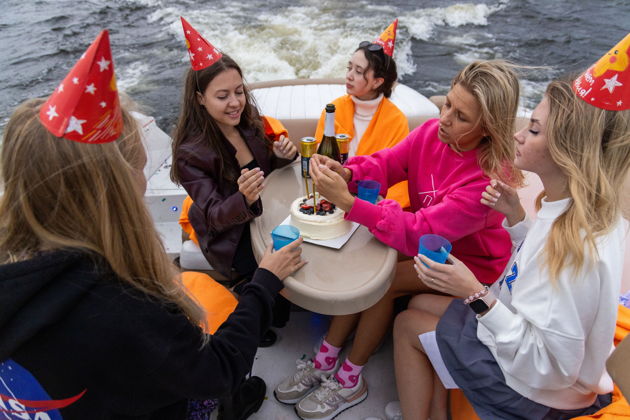 Фото экскурсии - Просторный катер Идеален для праздников и водных прогулок - 10