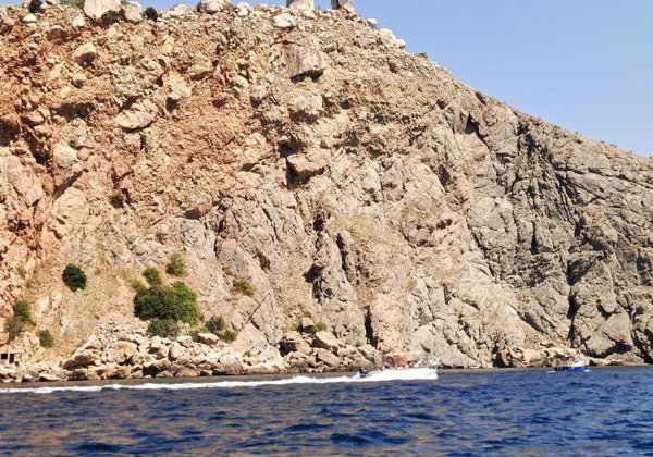 Балаклава с суши и с моря: "Затерянный мир"  катер - фото 2