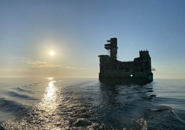 Морская экскурсия на катере к восьмому цеху завода Дагдизель