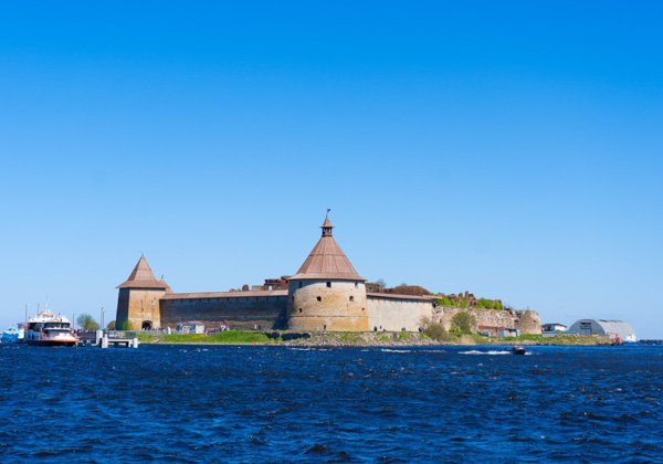 Экскурсия в крепость Орешек и музей-заповедник «Прорыв» на метеоре