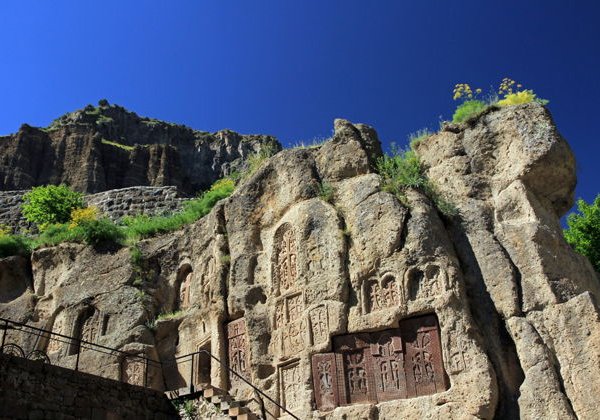 Армянские святыни и голубая жемчужина Севан - фото 1