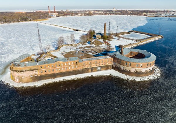 Вокруг фортов Кронштадта на аэролодке - фото 3