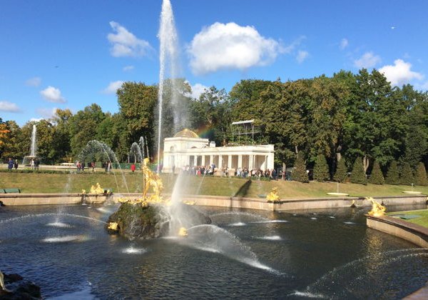 Петергоф с билетами на весь день: Большой и Малый дворцы + парк - фото 1