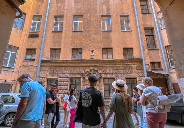 Сердце петербургской истории: доходные дома, дворы и парадные - фото 2