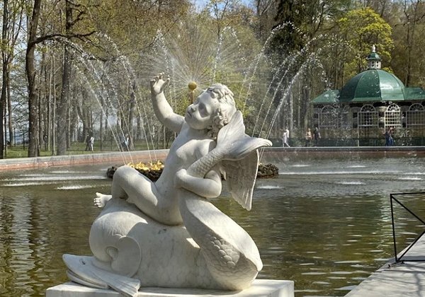 В Петергоф по воде: в Нижний парк с фонтанами (билеты в парк включены)