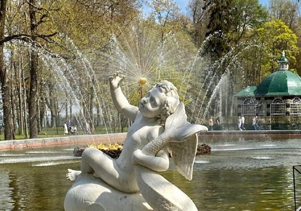 В Петергоф по воде: в Нижний парк с фонтанами (билеты в парк включены) - фото 1