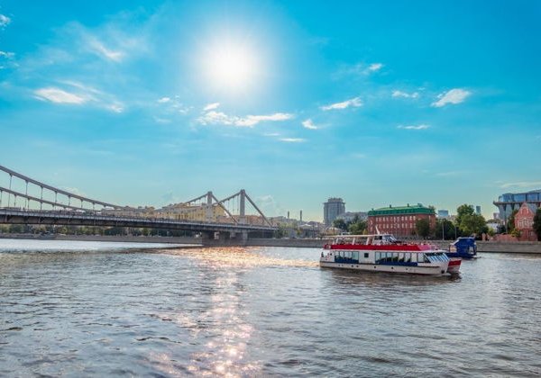 Прогулка на теплоходе от парка «Зарядье» до причала «Киевский» - фото 1