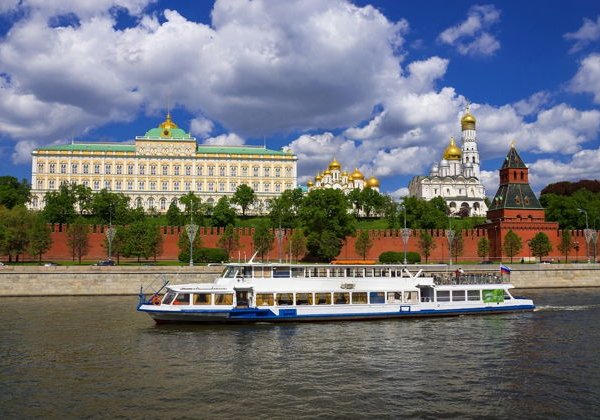 Прогулка на теплоходе от парка «Зарядье» до причала «Киевский» - фото 2