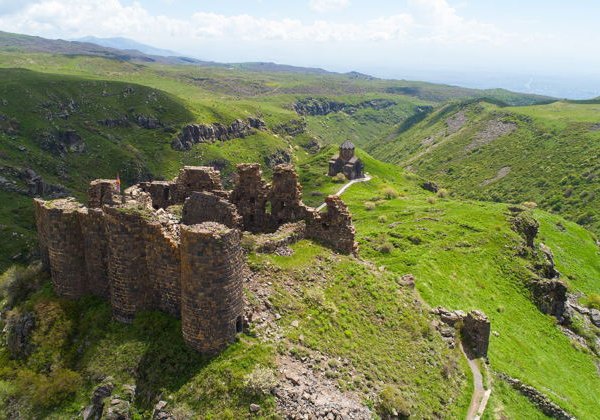 Арагац: озеро Кари, крепость Амберд, памятник армянскому Алфавиту - фото 2