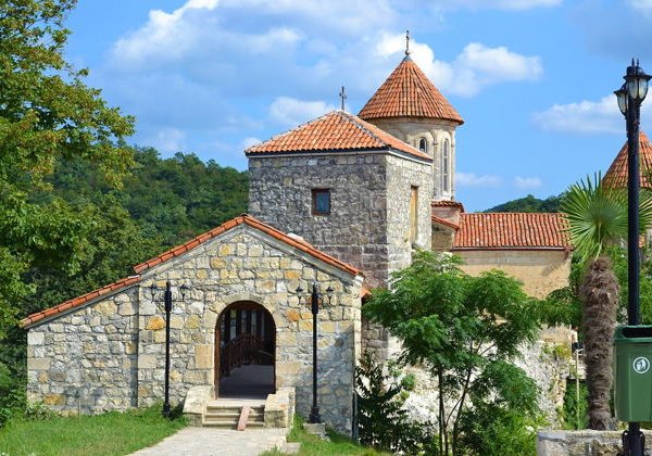Город-призрак Цхалтубо и великие святыни западной Грузии  - фото 3