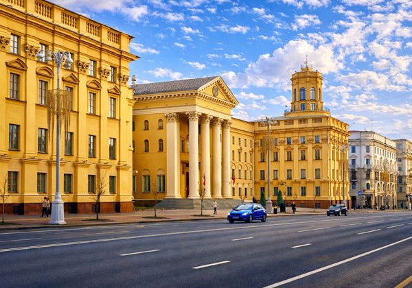 На микроавтобусе по Минску с остановками у достопримечательностей - фото 1