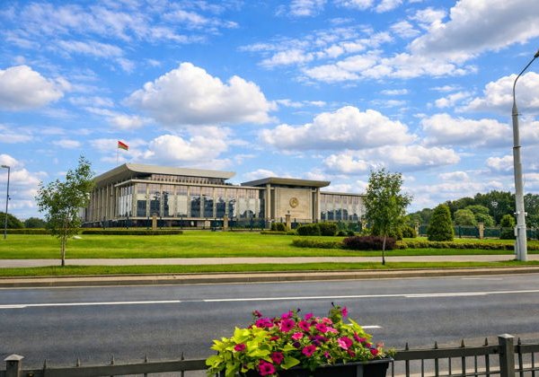 На микроавтобусе по Минску с остановками у достопримечательностей - фото 2
