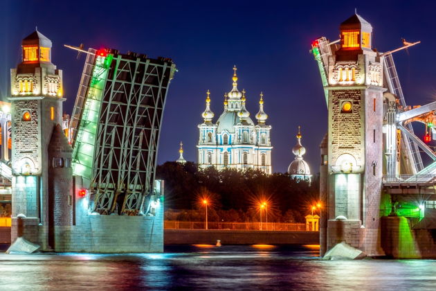 Фото экскурсии - Премиум-круиз «Разводные мосты» (стол на 6 мест со стульями у сцены) - 3