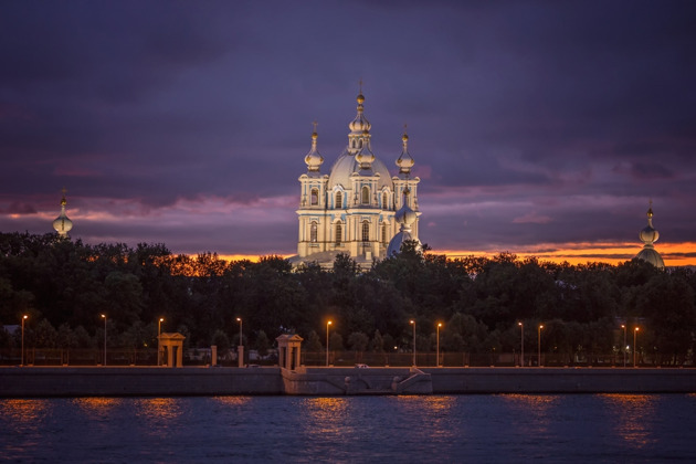 Фото - экскурсия: Премиум-круиз «Разводные мосты» (стол на 6 мест со стульями у сцены)