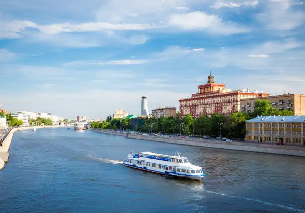 Речная прогулка от Новоспасского моста до Воробьевых гор по центру Москвы