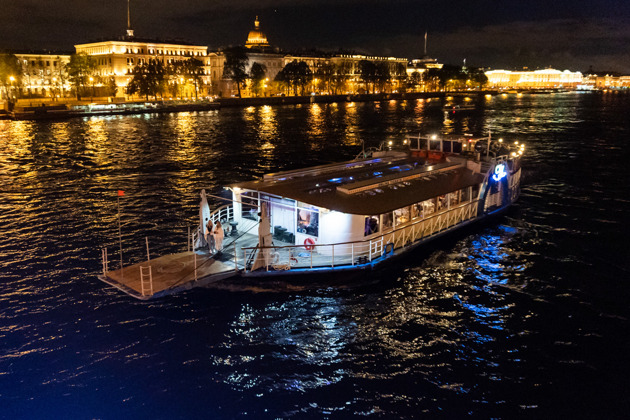 Ночной круиз под разводными мостами с ди-джеем на теплоходе "СИТИ БЛЮЗ"