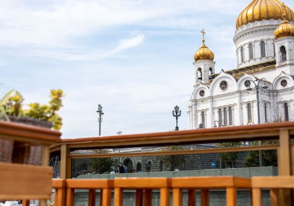 Круиз на дизайнерском теплоходе «Волна» по центру Москвы - фото 1