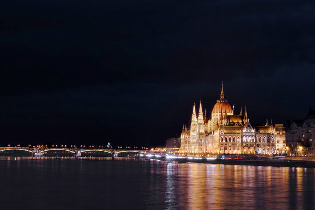 Фото экскурсии - Dinner and lights on the Danube: волшебный ужин в Будапеште  - 2