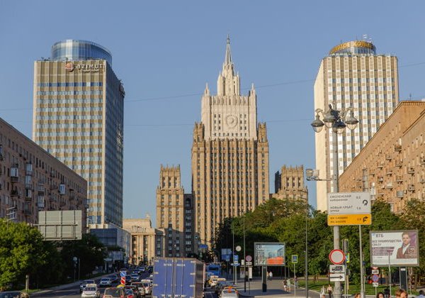 Семь Сталинских сестер. Легенды высоток Москвы - фото 3