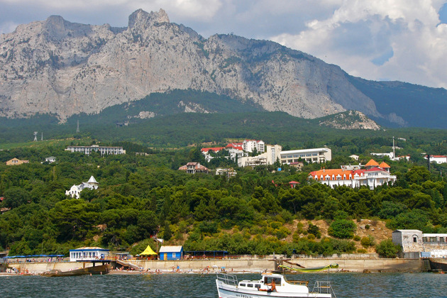 Воронцовский, Ливадийский, Массандровский дворцы и Ялта.