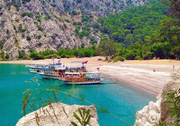 На яхте в живописные бухты Порто Дженевиз и Сазак из Аланьи - фото 1
