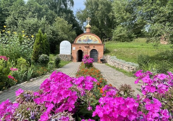 Обители русских чудотворцев: пещерный храм в Талицах
