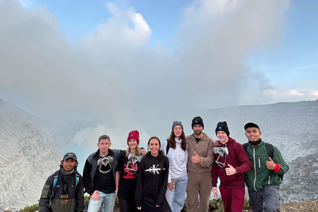 Фото экскурсии - Загадки кратера Иджен: синие огни и бирюзовое озеро - 5