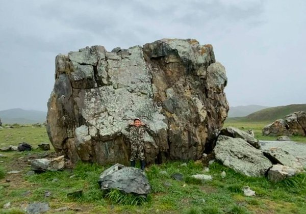 Древние стражи Алтая: тайны Тархатинского мегалитического комплекса 