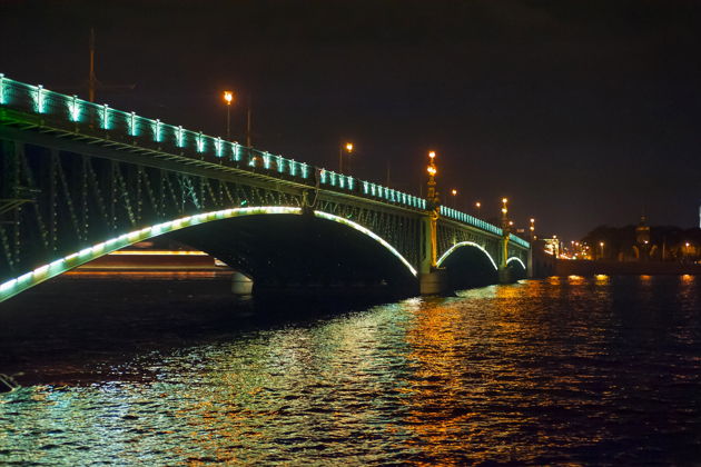 Фото экскурсии - Круиз под разводными мостами: живая музыка с театрализованным рассказом - 5