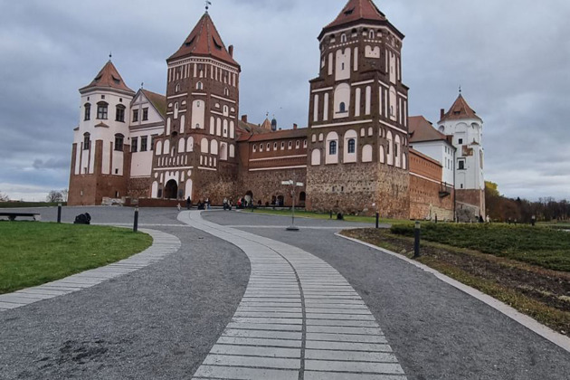 Фото - экскурсия: Трансфер  из Минска — в замки Несвиж и Мир (туда и обратно)