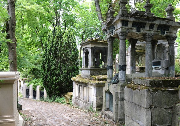 Пер-Лашез: тишина, в которой говорит история