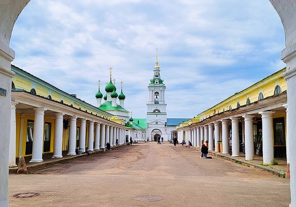 «Заглянуть в прошлое»: Обзорная экскурсия по Костроме