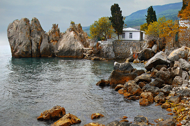 Чарующая магия Гурзуфа: императорские парки, чеховские бухты, тайны Адаллар