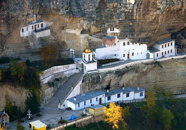 Бахчисарай: Ханский дворец. Чуфут- Кале, Успенский скальный монастырь. - фото 1