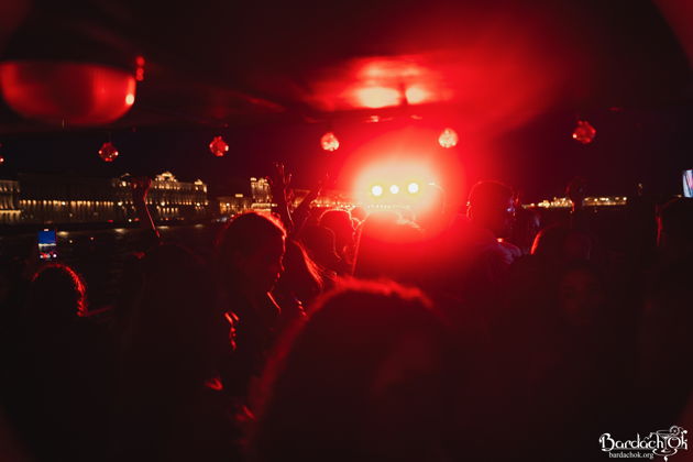Фото экскурсии - «Karaoke Show» — вечеринка на теплоходе на разводные мосты [18+] - 5